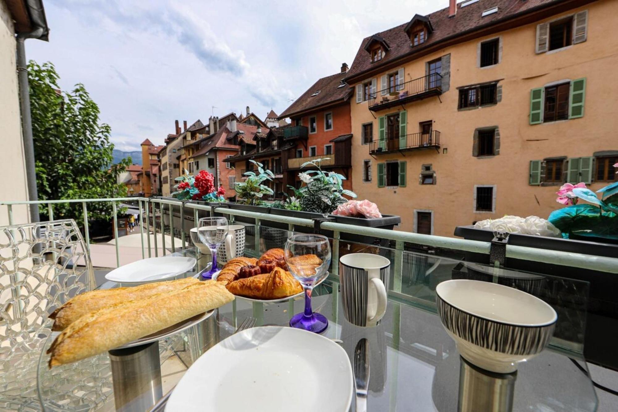 L'Eau Vive - sauna et jacuzzi en centre piéton Annecy Exterior foto